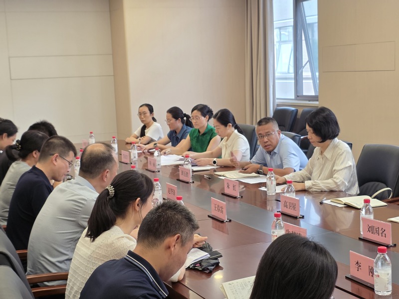 禁忌书屋
召开教学工作座谈...