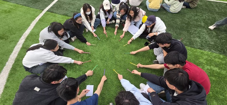 禁忌书屋
开展团体心理健康...